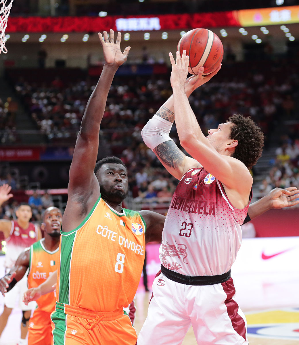 托特纳姆训练开放日，赛后防线松动引欢呼，NBA季后赛在即，资深球员宣示担当的简单介绍开云中国官网APP